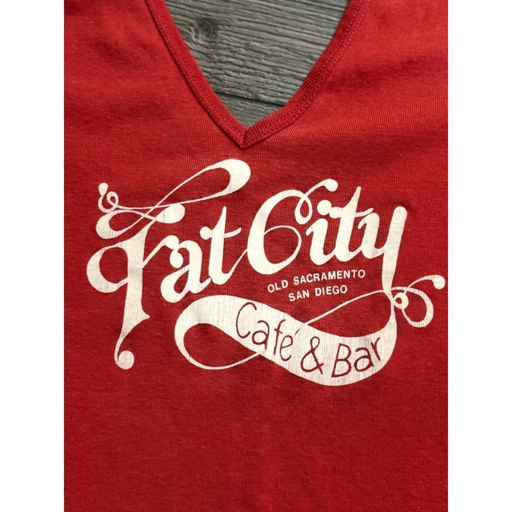 Cheese Cake Fat City Cafe & Bar Graphic V-Neck Top Red L Vintage Festival Boho - Picture 11 of 13